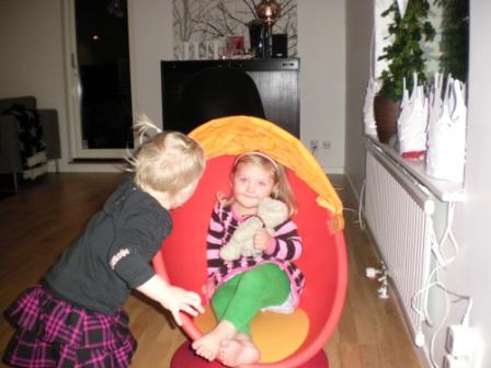 Vilda hade en rolig stol som man kunde stänga igen - den blev som en boll och snurra kunde också