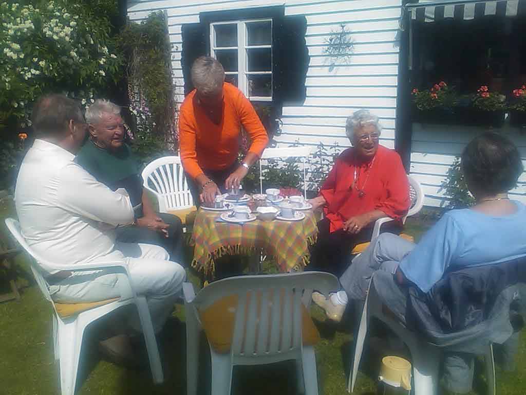 Inger o Gert-Olle är Ankis o staffans vänner sedan årtioenden tillbaka i tiden