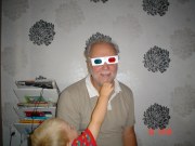 Morfar med 3D glasögon